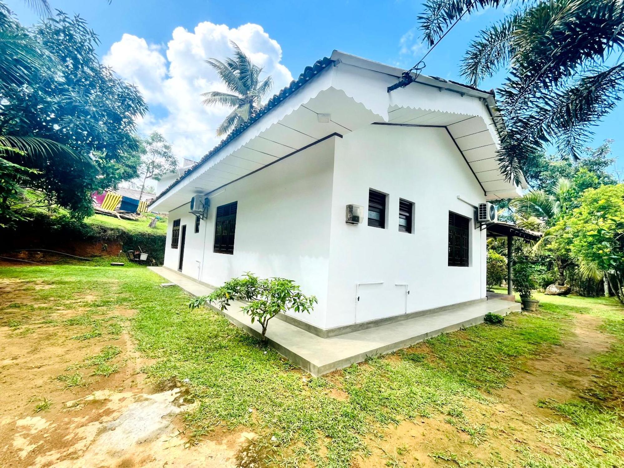 Peak House Apartment Dickwella Exterior photo